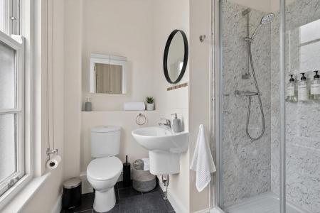 4 bedroom Town house for sale in Kilwarlin Avenue, Hillsborough, BT26