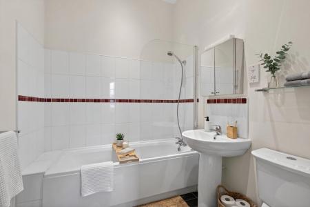 4 bedroom Town house for sale in Kilwarlin Avenue, Hillsborough, BT26