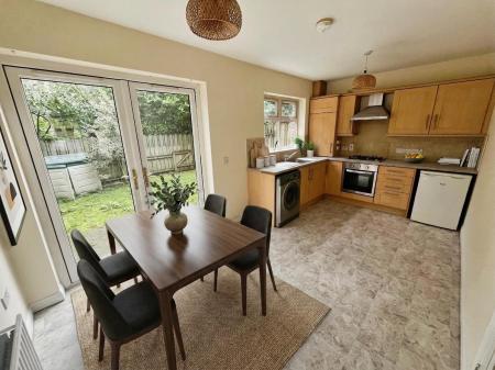 3 bedroom Terraced House to let in Glenburn Manor, Dunmurry, BT17