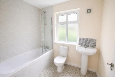 3 bedroom Terraced House to let in Glenburn Manor, Dunmurry, BT17