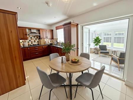 3 bedroom Semi-detached house to let in Meadow Lane, Lisburn, BT28