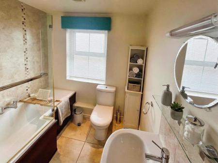 3 bedroom Semi-detached house to let in Meadow Lane, Lisburn, BT28