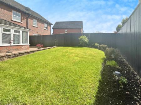3 bedroom Semi-detached house to let in Meadow Lane, Lisburn, BT28