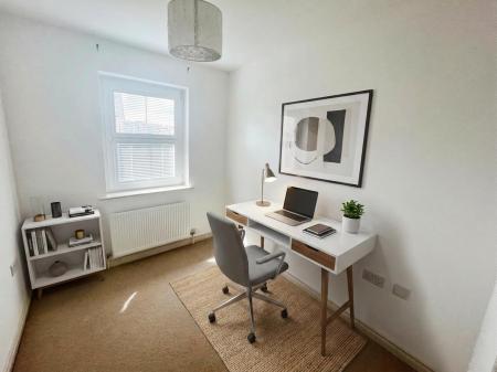 3 bedroom Semi-detached house to let in Meadow Lane, Lisburn, BT28