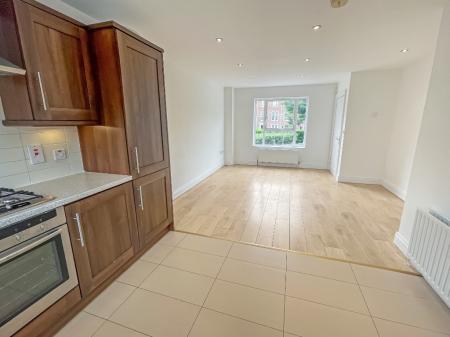 5 bedroom Town house to let in Ayrshire Lane, Lisburn, BT28