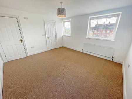 5 bedroom Town house to let in Ayrshire Lane, Lisburn, BT28