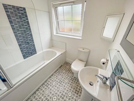 5 bedroom Town house to let in Ayrshire Lane, Lisburn, BT28