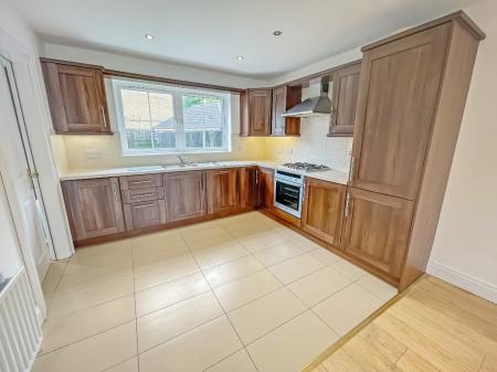 5 bedroom Town house to let in Ayrshire Lane, Lisburn, BT28