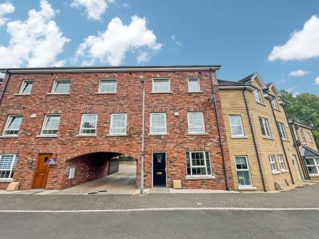 5 bedroom Town house to let in Ayrshire Lane, Lisburn, BT28