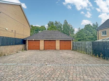 5 bedroom Town house to let in Ayrshire Lane, Lisburn, BT28