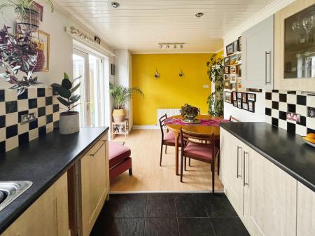 3 bedroom Terraced House to let in Larch Grove, Dunmurry, BT17