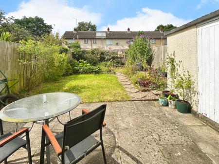 3 bedroom Terraced House to let in Larch Grove, Dunmurry, BT17