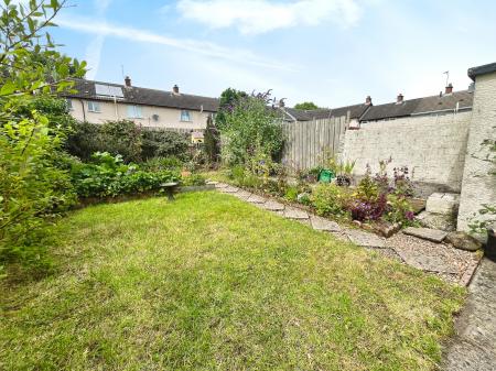 3 bedroom Terraced House to let in Larch Grove, Dunmurry, BT17
