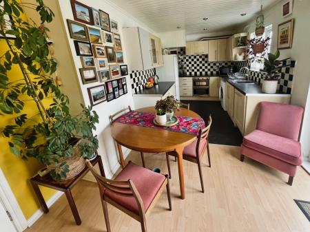 3 bedroom Terraced House to let in Larch Grove, Dunmurry, BT17