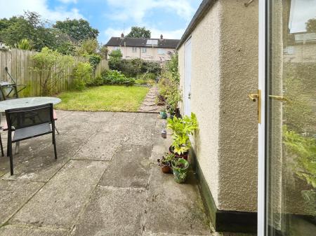 3 bedroom Terraced House to let in Larch Grove, Dunmurry, BT17