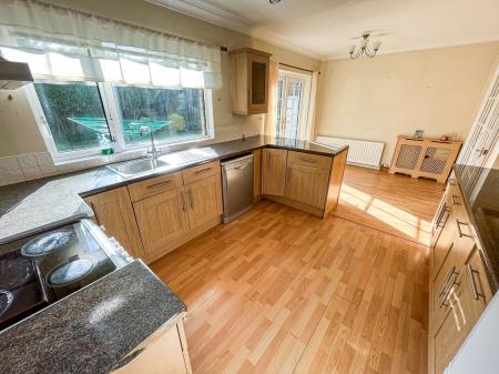 3 bedroom Detached house to let in Parkland Avenue, Lisburn, BT28