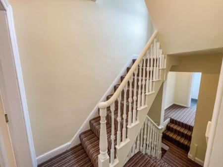 4 bedroom Town house to let in Victoria Crescent, Lisburn, BT27
