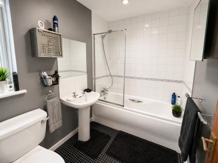 1 bedroom Town house to let in Warren Grove, Lisburn, BT28