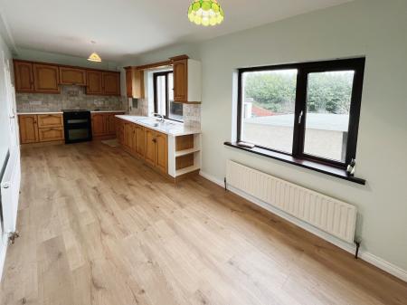 3 bedroom Terraced House to let in Granville Gardens, Banbridge, BT32
