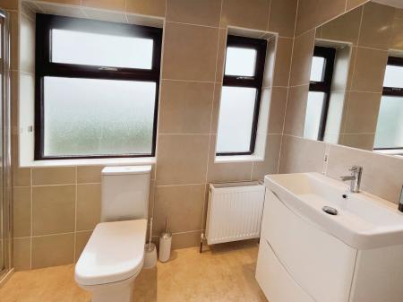 3 bedroom Terraced House to let in Granville Gardens, Banbridge, BT32