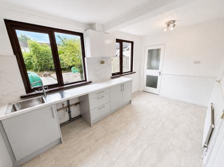 4 bedroom Terraced House for sale in Tirowen Drive, Lisburn, BT28