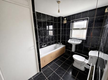 4 bedroom Semi-detached house for sale in White Rise, Dunmurry, BT17
