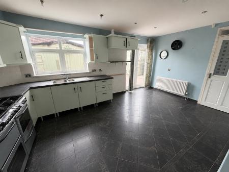 4 bedroom Semi-detached house for sale in White Rise, Dunmurry, BT17