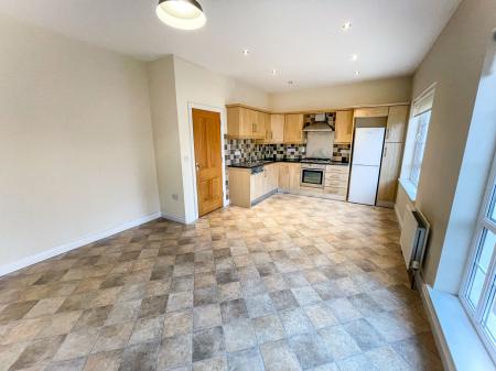 4 bedroom Town house to let in Berkeley Hall Square, Lisburn, BT27