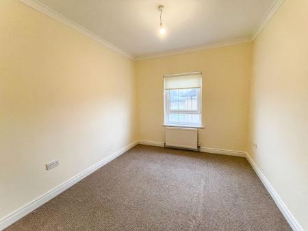 4 bedroom Town house to let in Berkeley Hall Square, Lisburn, BT27