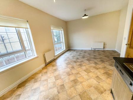 4 bedroom Town house to let in Berkeley Hall Square, Lisburn, BT27