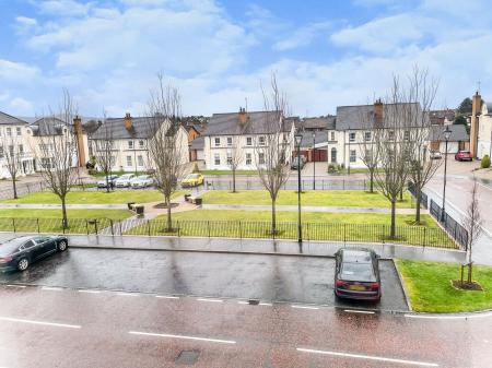 4 bedroom Town house to let in Berkeley Hall Square, Lisburn, BT27