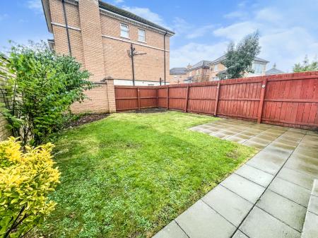 4 bedroom Town house to let in Berkeley Hall Square, Lisburn, BT27