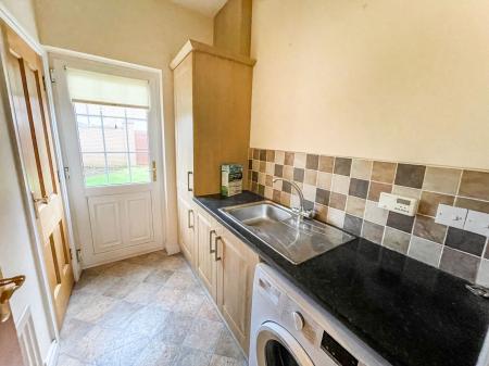4 bedroom Town house to let in Berkeley Hall Square, Lisburn, BT27