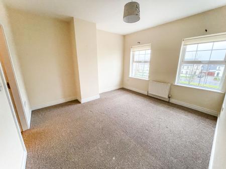4 bedroom Town house to let in Berkeley Hall Square, Lisburn, BT27