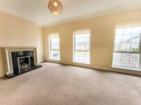 4 bedroom Town house to let in Berkeley Hall Square, Lisburn, BT27