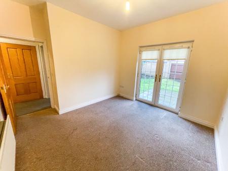4 bedroom Town house to let in Berkeley Hall Square, Lisburn, BT27