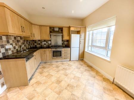4 bedroom Town house to let in Berkeley Hall Square, Lisburn, BT27