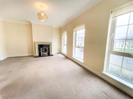4 bedroom Town house to let in Berkeley Hall Square, Lisburn, BT27