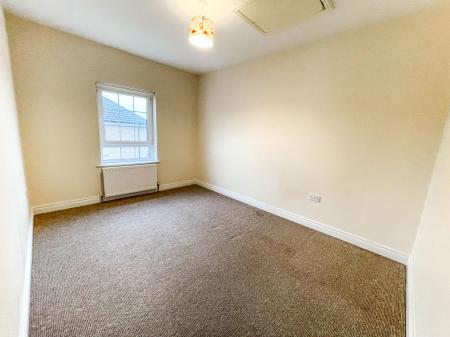 4 bedroom Town house to let in Berkeley Hall Square, Lisburn, BT27