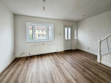 3 bedroom Terraced House to let in Strathearne Place, Lisburn, BT27
