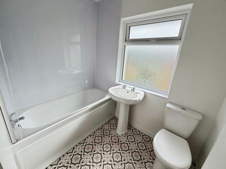 3 bedroom Terraced House to let in Strathearne Place, Lisburn, BT27