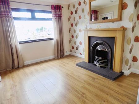 2 bedroom Terraced House to let in Moira Road, Lisburn, BT28