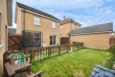 3 bedroom Detached house to let in Mornington View, Lisburn, BT28