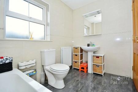 3 bedroom Detached house to let in Mornington View, Lisburn, BT28