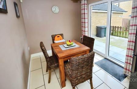 3 bedroom Detached house to let in Mornington View, Lisburn, BT28