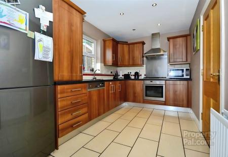 3 bedroom Detached house to let in Mornington View, Lisburn, BT28