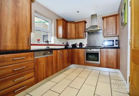 3 bedroom Detached house to let in Mornington View, Lisburn, BT28