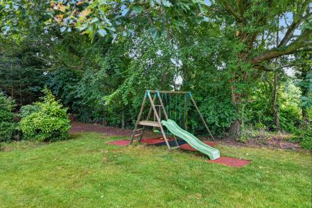 4 bedroom Bungalow for sale in Barnfield Road, Derriaghy, BT28