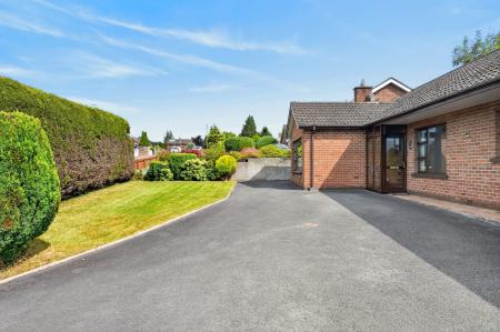 4 bedroom Bungalow for sale in Barnfield Road, Derriaghy, BT28