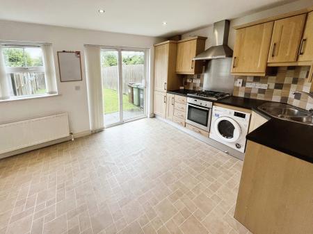 3 bedroom Town house to let in Mornington Avenue, Lisburn, BT28